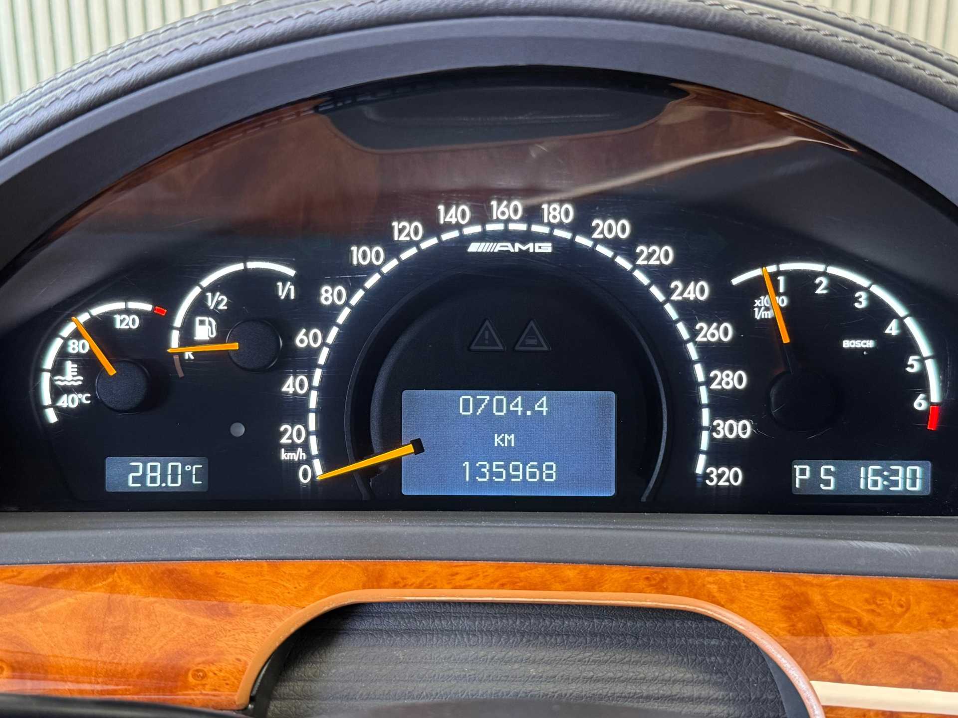 46523215-28.jpg