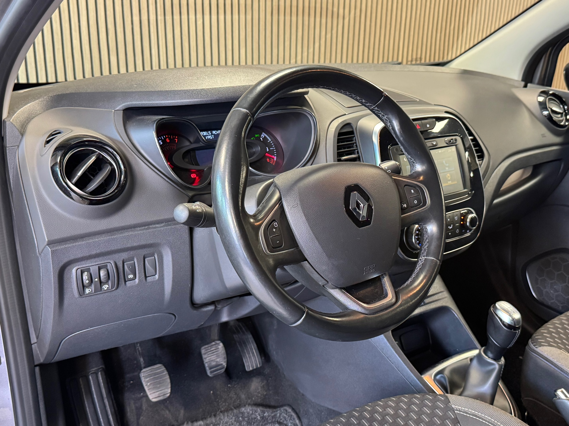 46577156-12.jpg